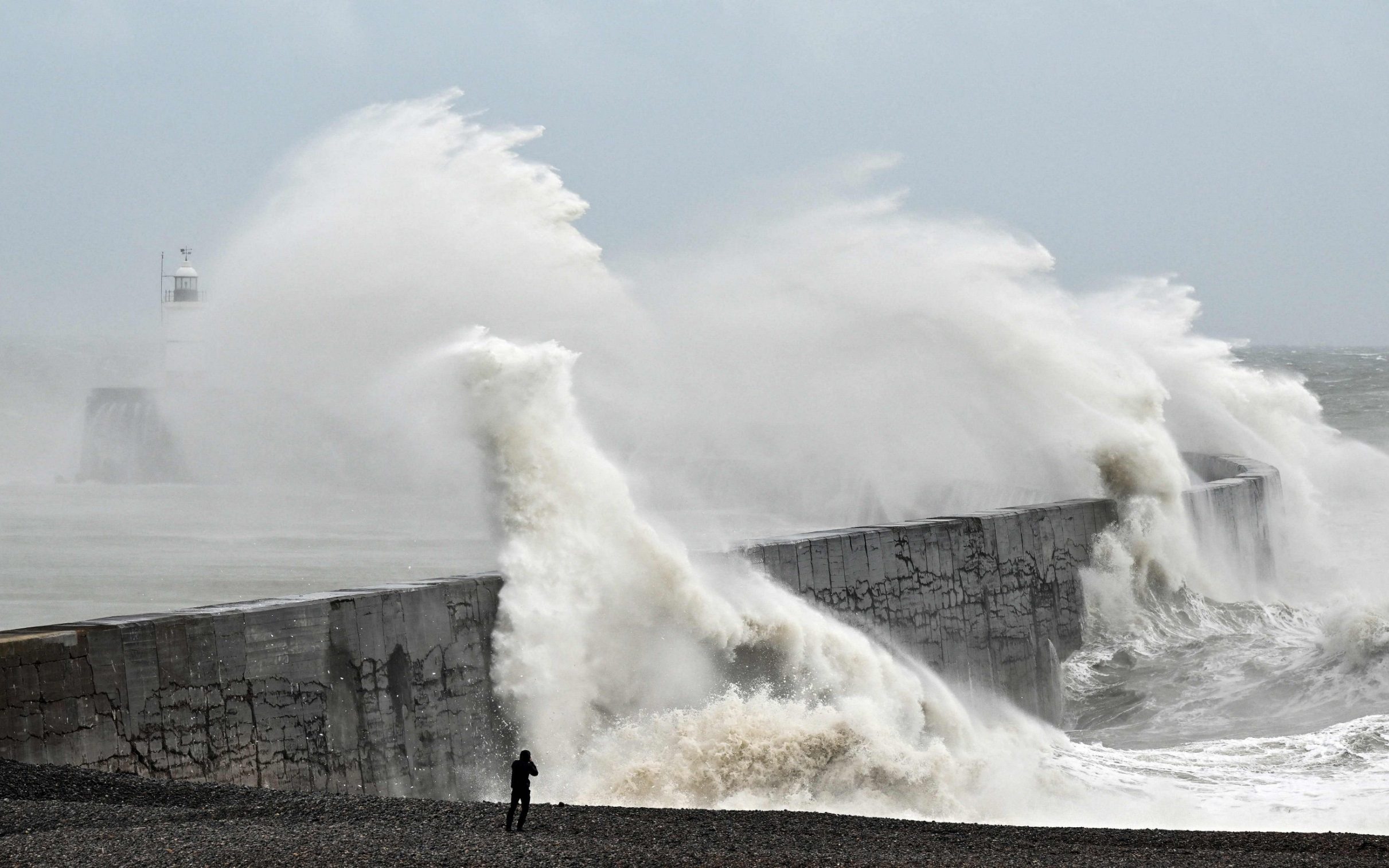 London to witness heavy rain, snow