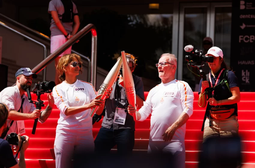  Halle Berry carries the torch for the Olympics