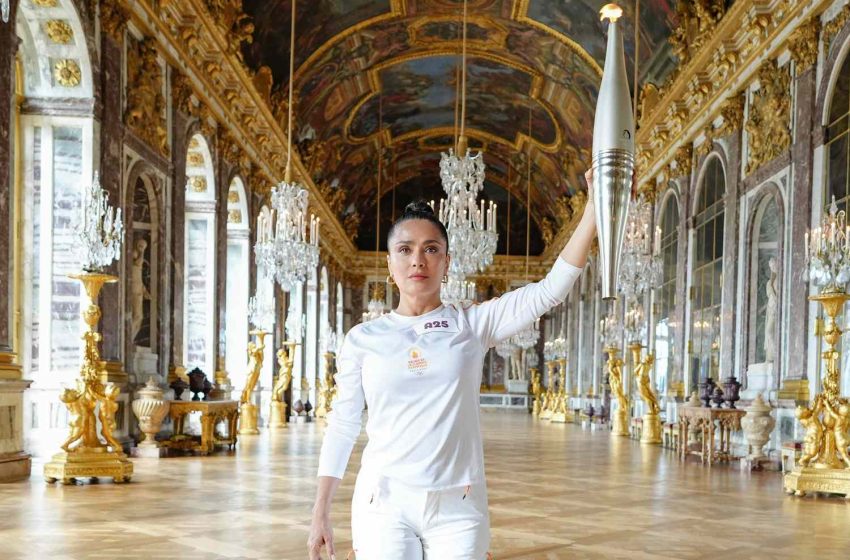  Salma Hayek carries the Olympic torch