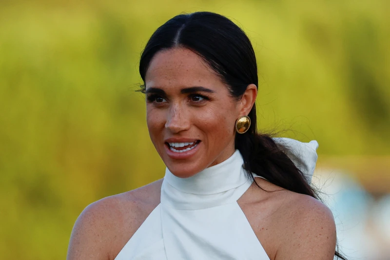 Meghan Markle leaves library opening to prepare dinner