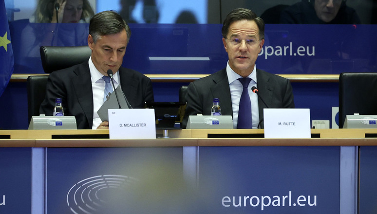  Rutte urges EU MEPs to channel social spending into NATO arms