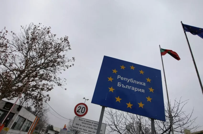  Romania and Bulgaria join Schengen Area