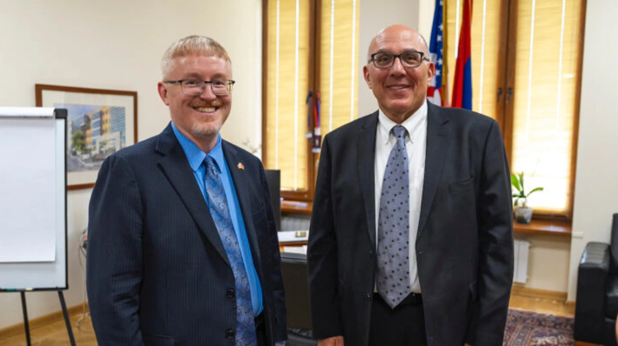 Canadian Ambassador Andrew Turner meets Armenian president